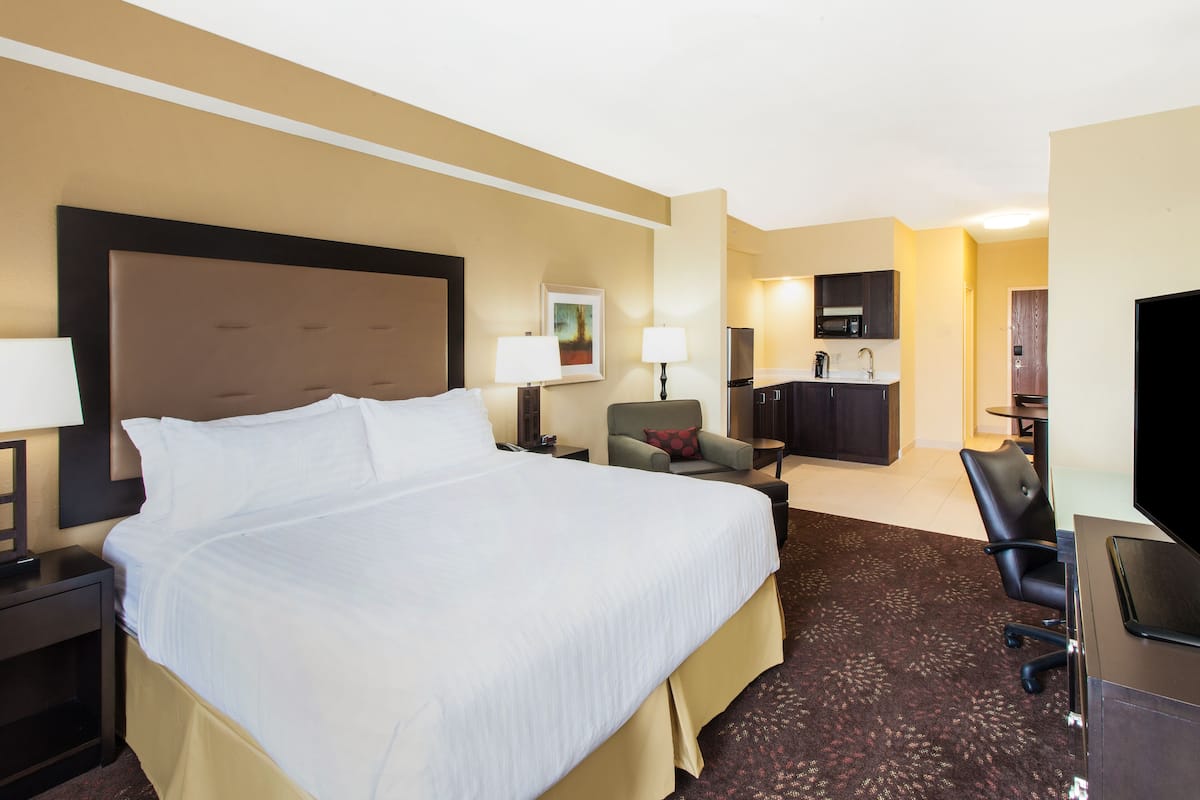 In-room safe, desk, laptop workspace, iron/ironing board
