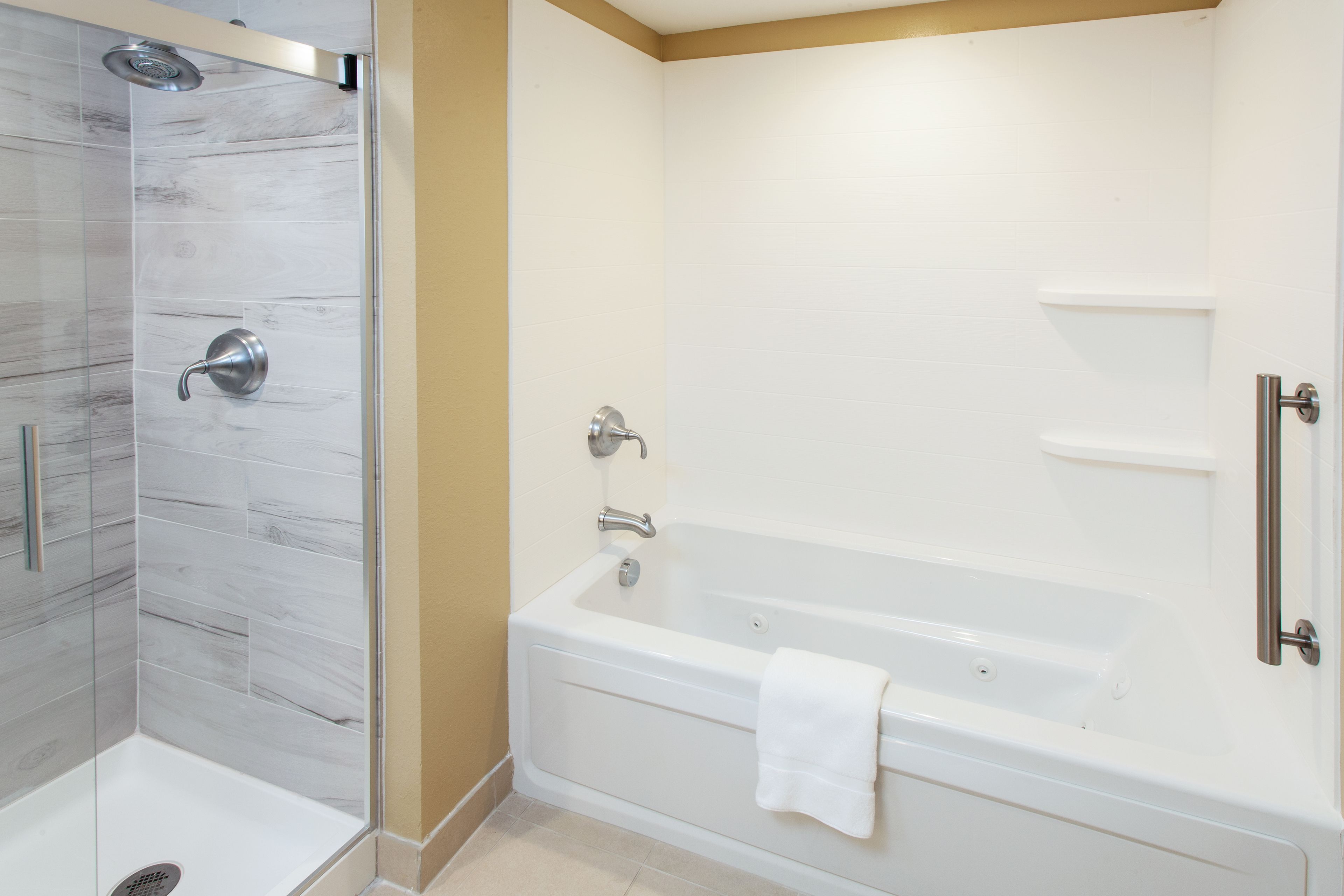 standard room, 1 king bed, jetted tub | bathroom | hair dryer, towels