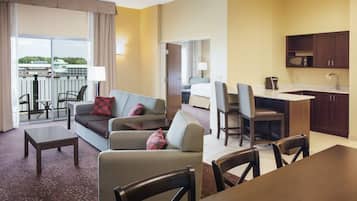 Suite, 1 King Bed (Mini Fridge)