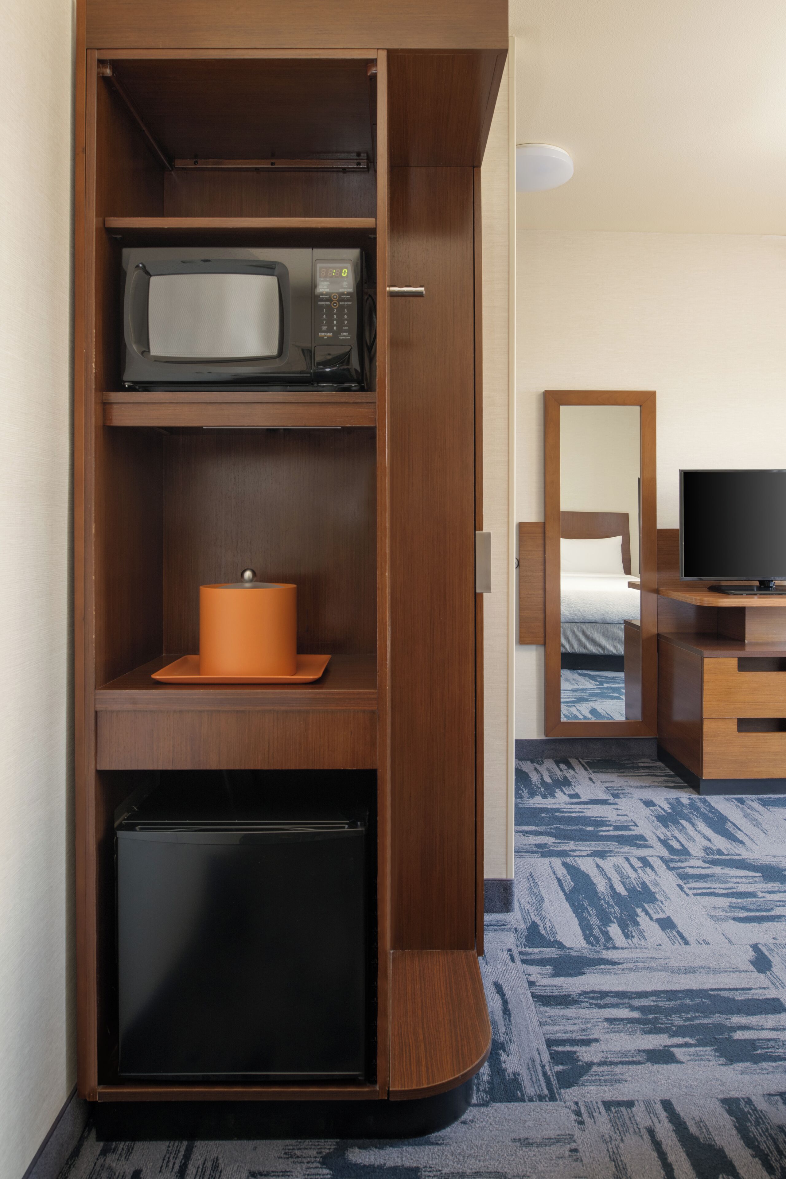 hypo-allergenic bedding, in-room safe, desk, blackout curtains