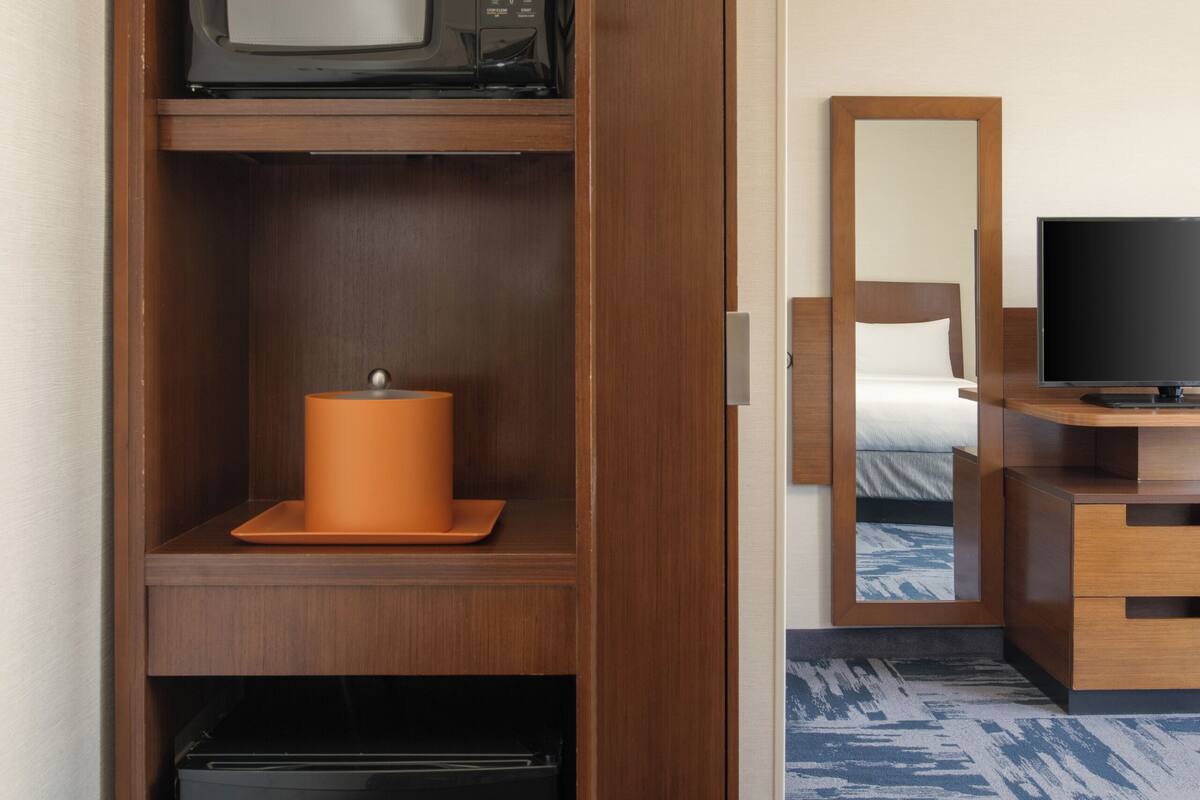 hypo-allergenic bedding, in-room safe, desk, blackout curtains