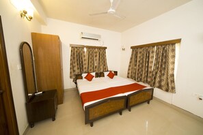 Standard Double or Twin Room, 1 Bedroom, Smoking | Desk, iron/ironing board, free cots/infant beds, rollaway beds