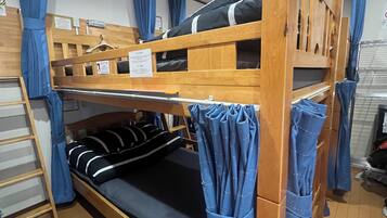 共同ドミトリーA 共同風呂 | WiFi (無料)、ベッドシーツ