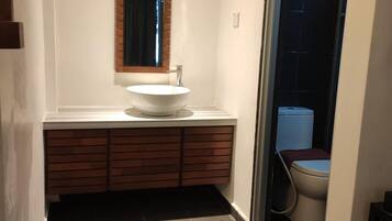 Shower, towels, soap, shampoo