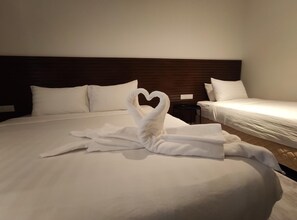 办公桌、遮光窗帘、熨斗/熨板、免费 WiFi