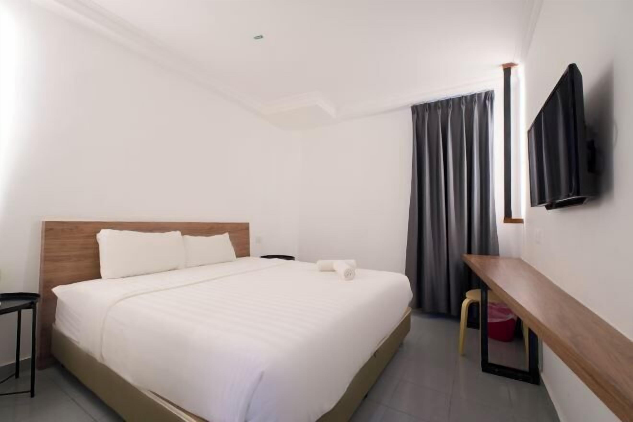 Desk, blackout curtains, iron/ironing board, free WiFi