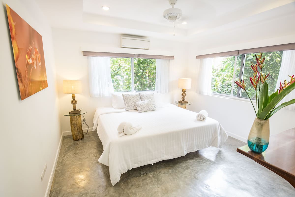 Ático, 2 habitaciones | Ropa de cama de alta calidad, edredones de plumas, minibar y caja fuerte