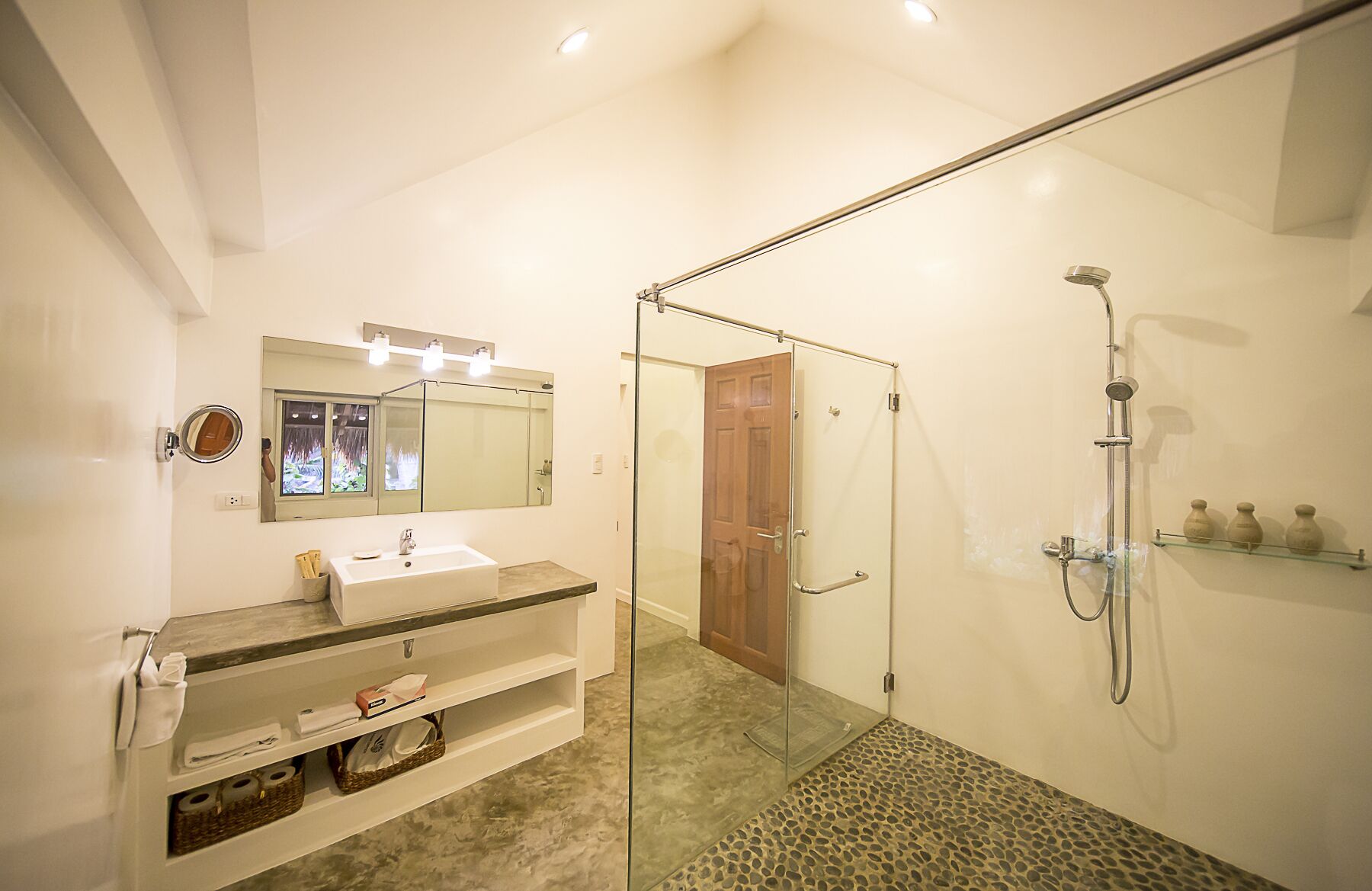penthouse, 2 bedrooms | bathroom | shower, rainfall showerhead, free toiletries, hair dryer
