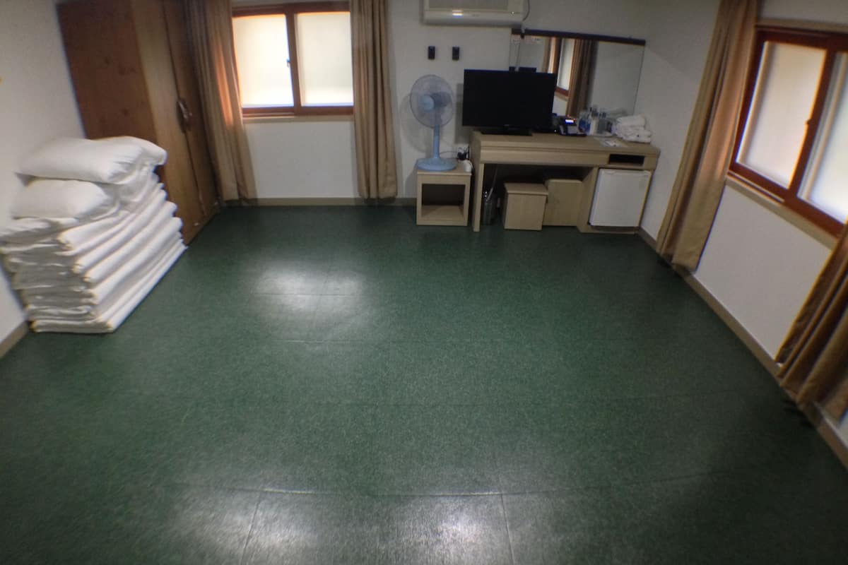 Zimmer (Ondol - For 6 persons) | Kostenloses WLAN, Bettwäsche