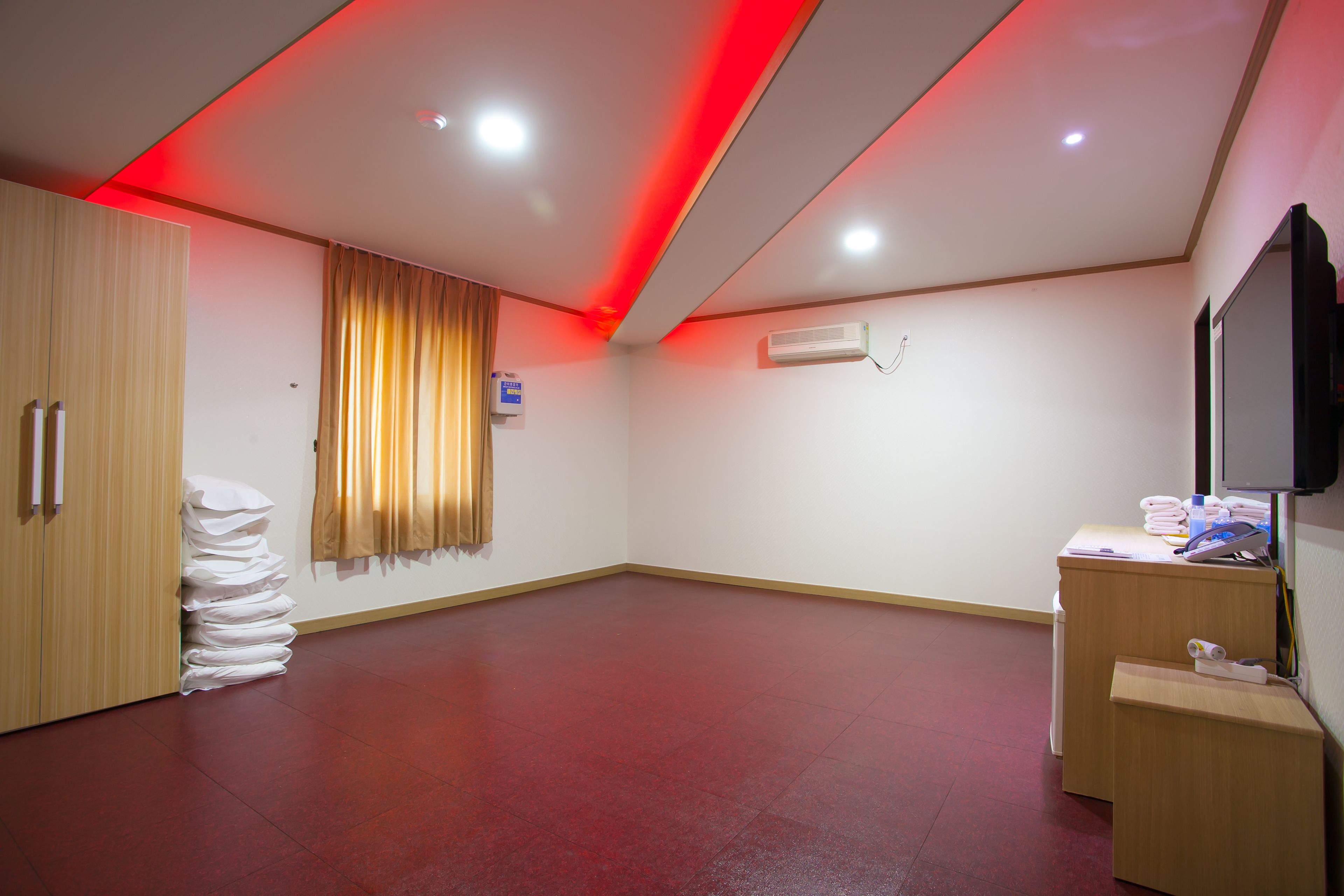 Room (Ondol - For 6 persons) | Free WiFi, bed sheets