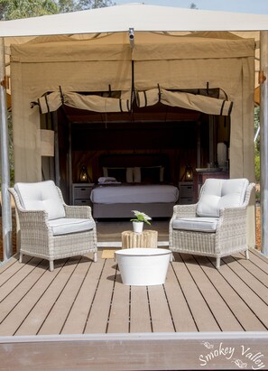 Luksustelttamajoitus, 1 keskisuuri parisänky, keittotila | Parveke