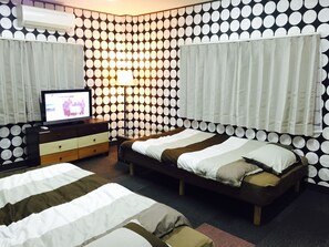 Twin Room, Private Bathroom (#303) | Desk, free WiFi - GIS Guest House Tokyo (Tokyo)