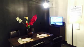 Quadruple Room, Shared Bathroom | In-room dining