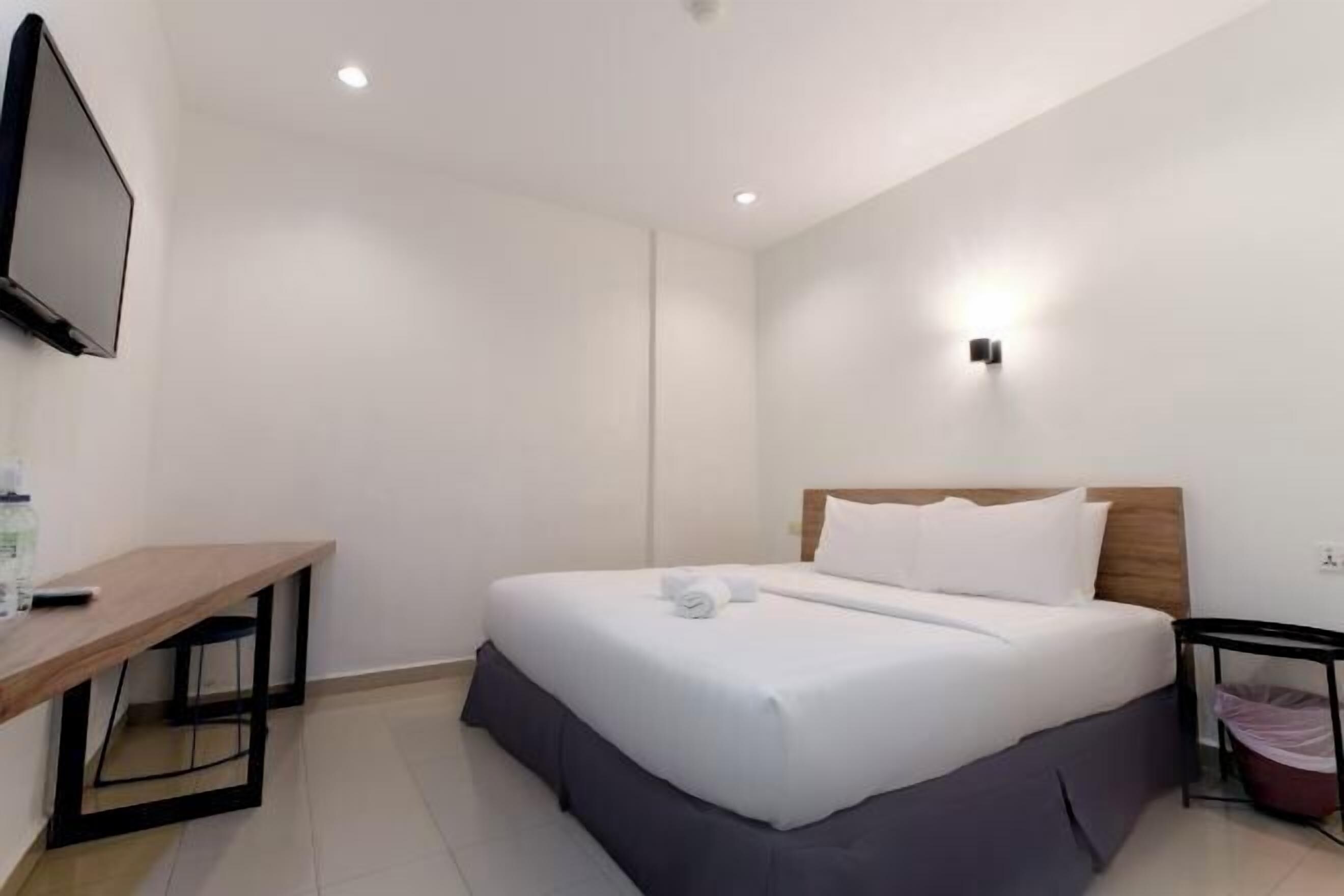 Bureau, rideaux occultants, fer et planche à repasser, Wi-Fi gratuit