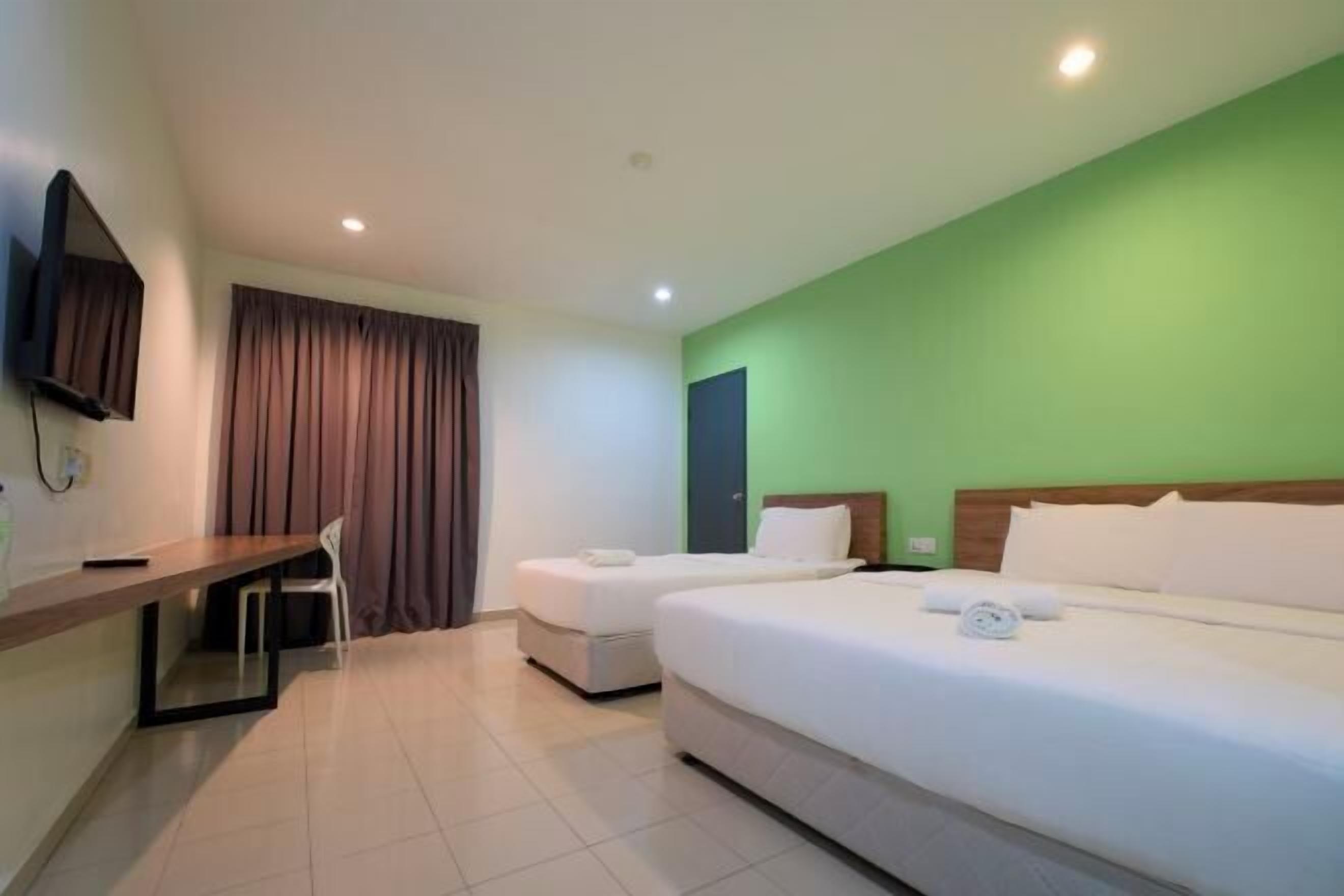 Bureau, rideaux occultants, fer et planche à repasser, Wi-Fi gratuit