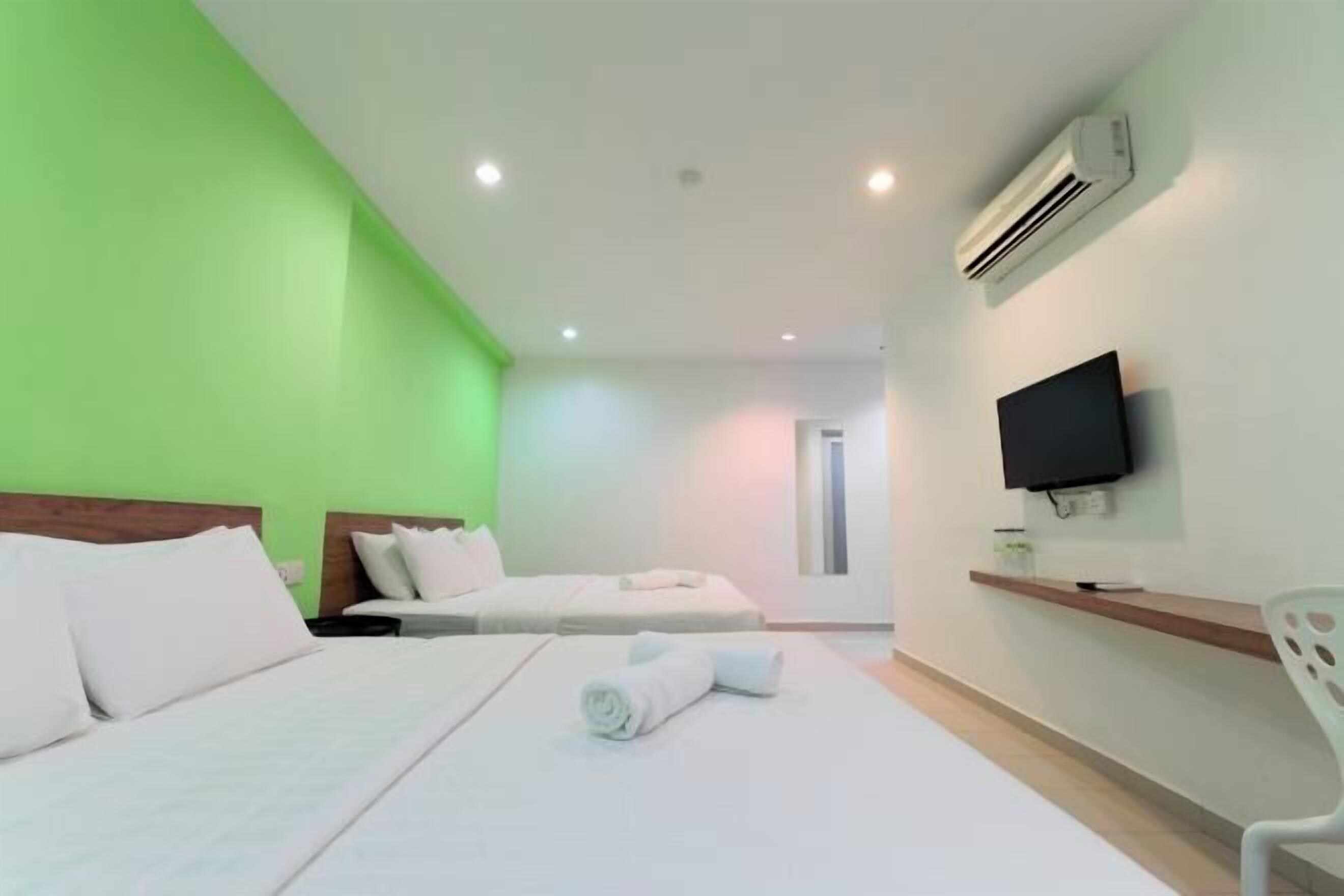 Bureau, rideaux occultants, fer et planche à repasser, Wi-Fi gratuit