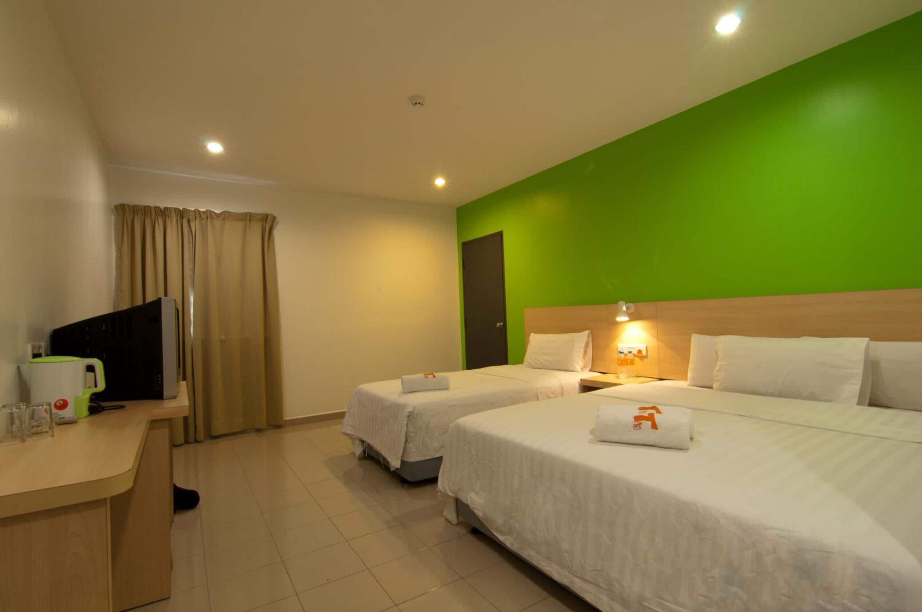 โต๊ะทำงาน, ผ้าม่านกันแสง, เตารีด/โต๊ะรีดผ้า, Wi-Fi ฟรี