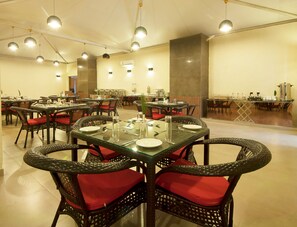 International cuisine - Hotel Le Roi Haridwar @ Har Ki Pauri Road (Haridwar)