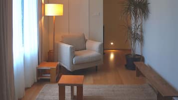 Casa de disseny, diversos llits, no fumadors, vistes parcials a l'oceà | 2 dormitoris, roba de llit d'alta qualitat, minibar i cortines opaques