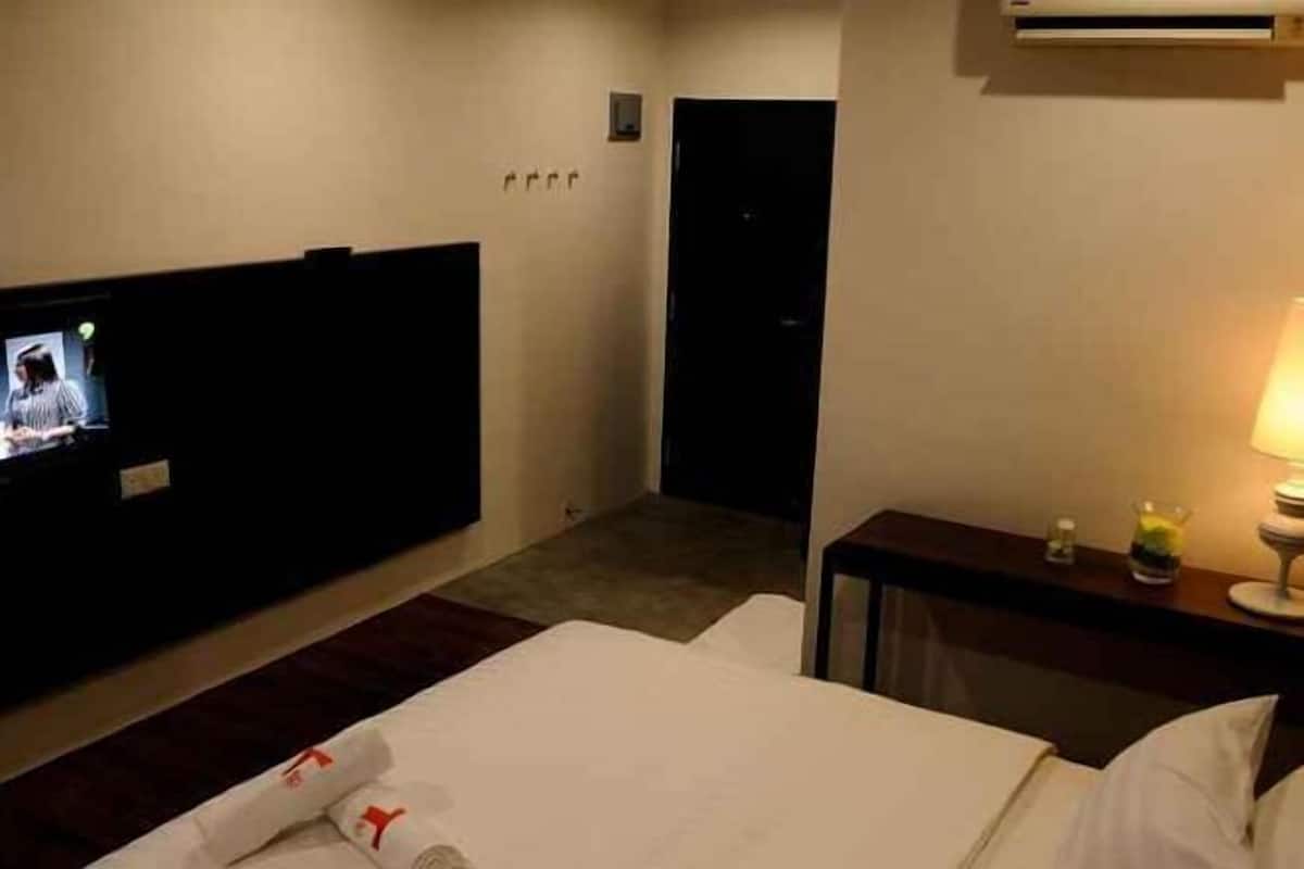 Desk, iron/ironing board, free WiFi, bed sheets