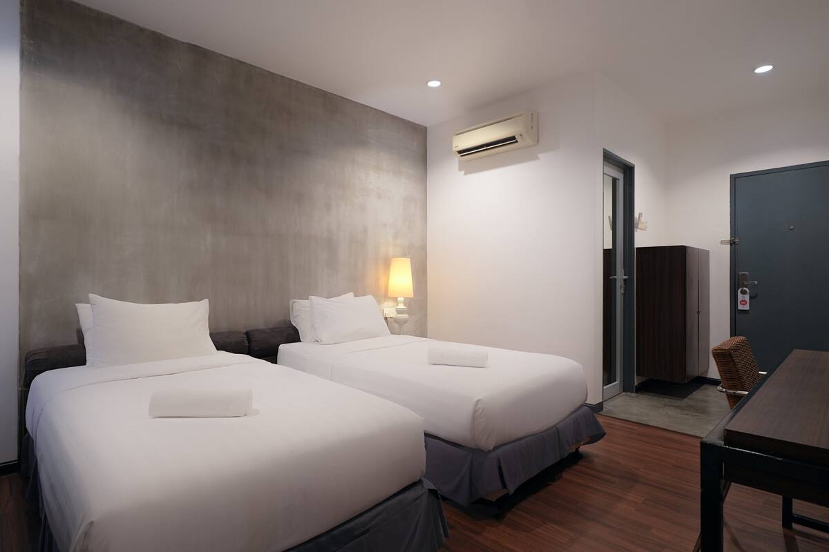 X Deluxe Room | Escritorio, tabla de planchar con plancha, wifi gratis y ropa de cama 