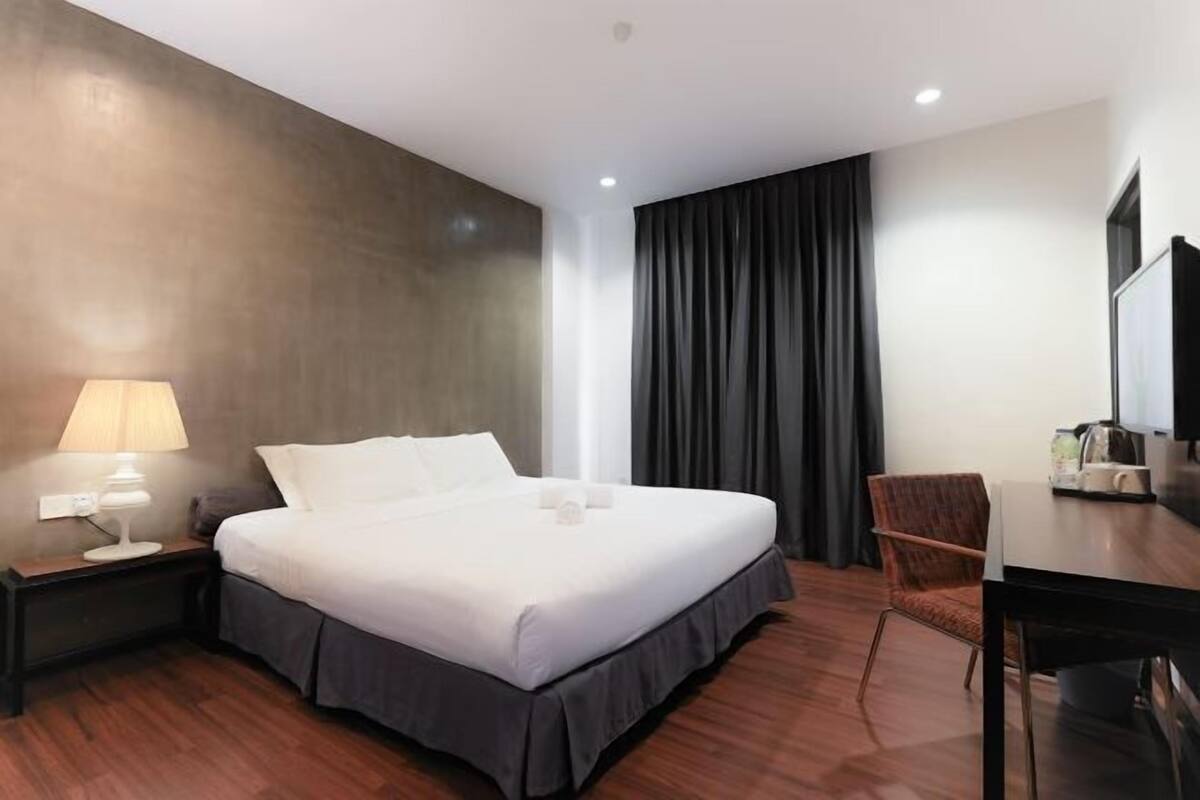 Desk, iron/ironing board, free WiFi, bed sheets