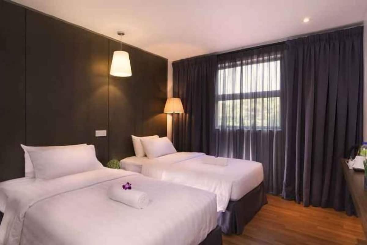 Desk, iron/ironing board, free WiFi, bed sheets