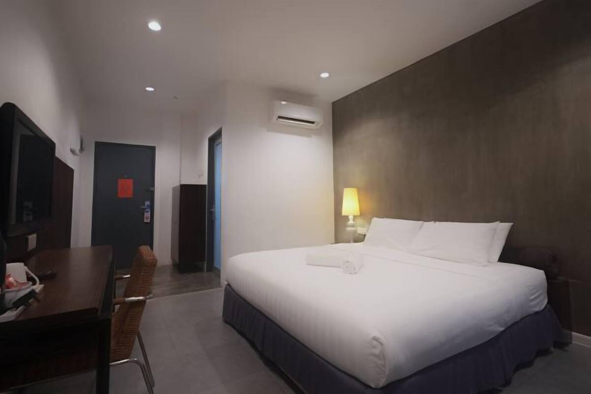 Desk, iron/ironing board, free WiFi, bed sheets