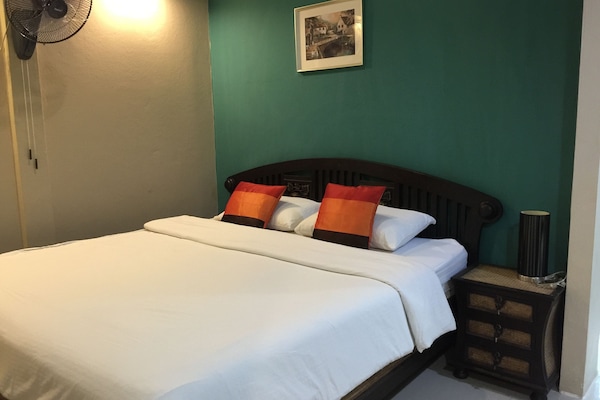 Hochwertige Bettwaren, Minibar, Schreibtisch, Zustellbetten