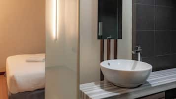 Dusche, Regendusche, kostenlose Toilettenartikel, Haartrockner