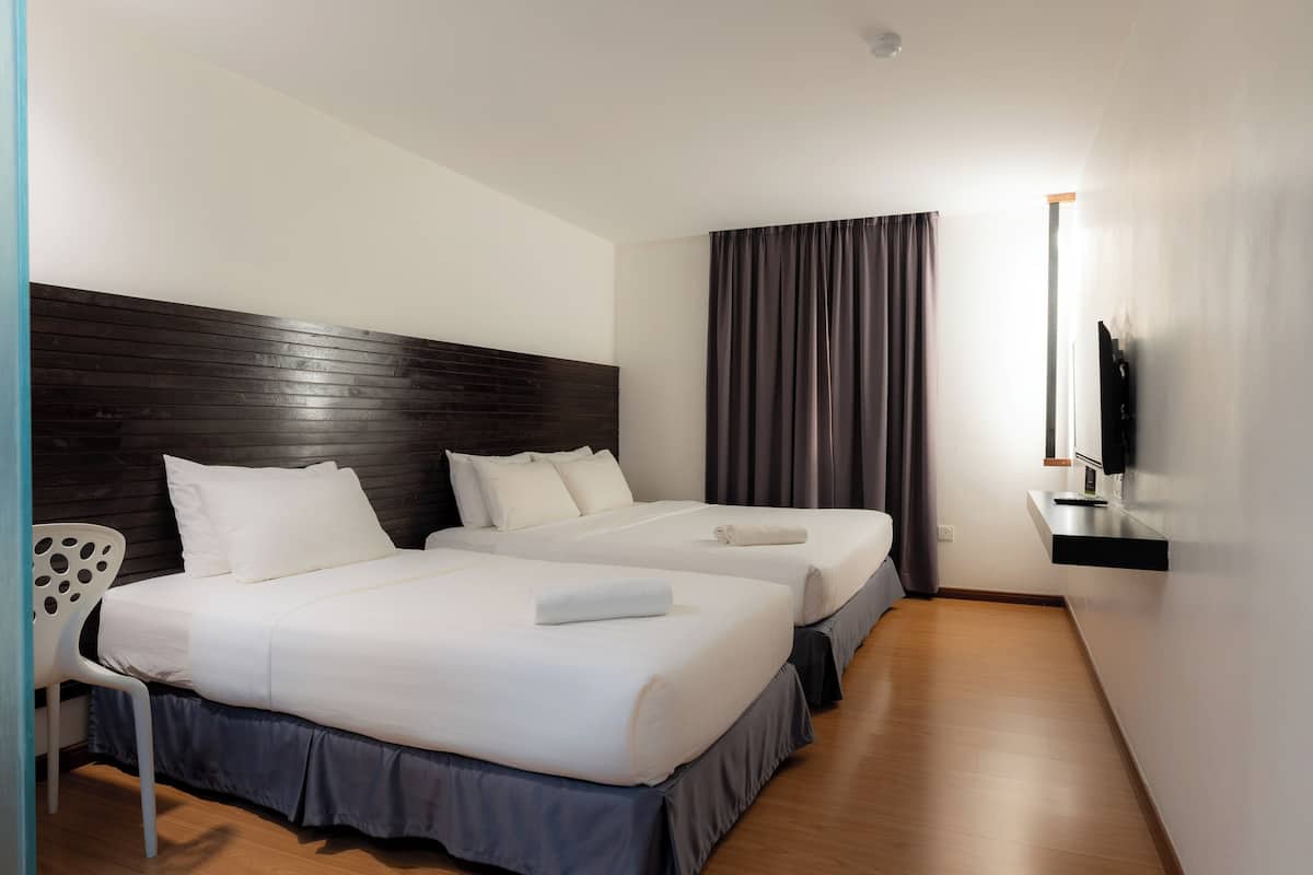 Standard Triple Room | Desk, iron/ironing board, free WiFi