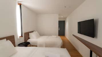 Standard Triple Room | Desk, iron/ironing board, free WiFi