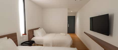 Chambre Triple Standard | Bureau, fer et planche à repasser, Wi-Fi gratuit