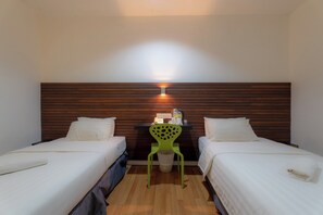 Standard Twin Room, 2 Twin Beds | Desk, iron/ironing board, free WiFi