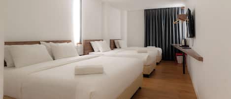 Chambre Deluxe, 2 lits doubles | Bureau, fer et planche Ă  repasser, accĂšs au Wi-Fi (inclus)