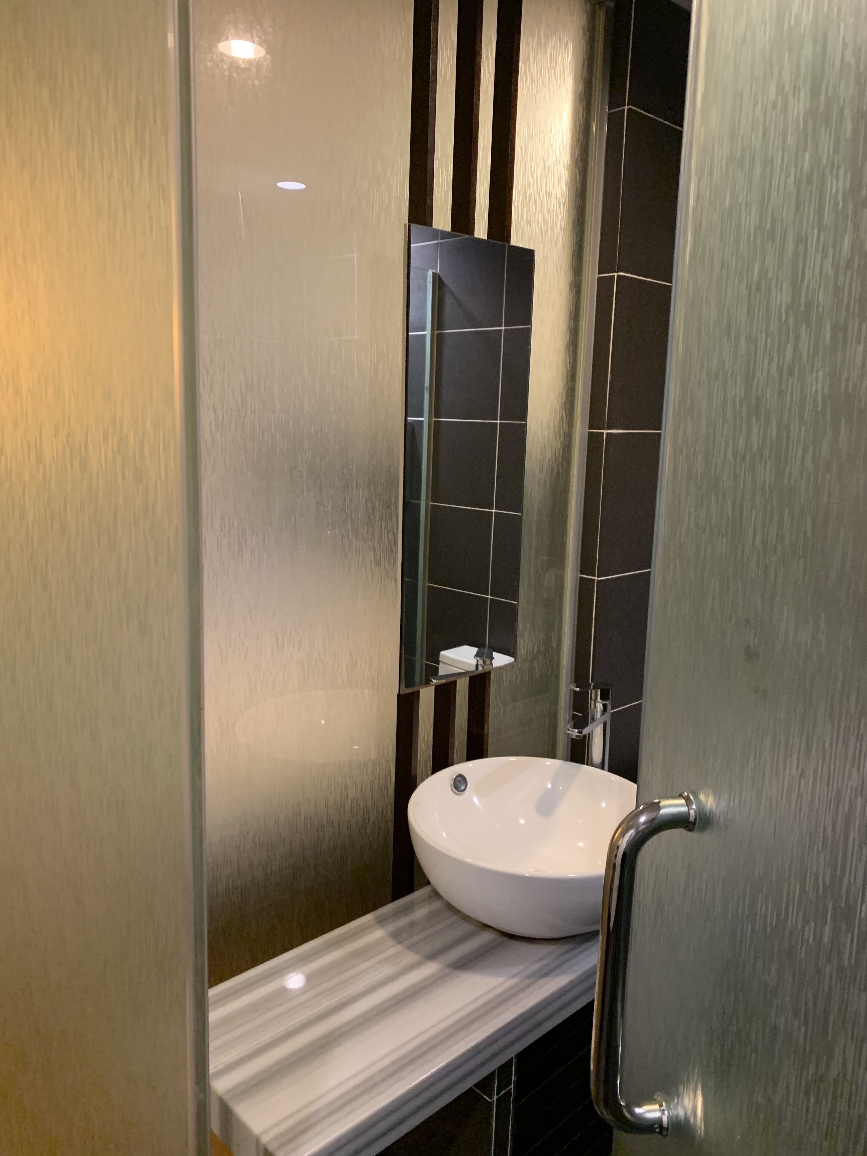 shower, rainfall showerhead, free toiletries, hair dryer