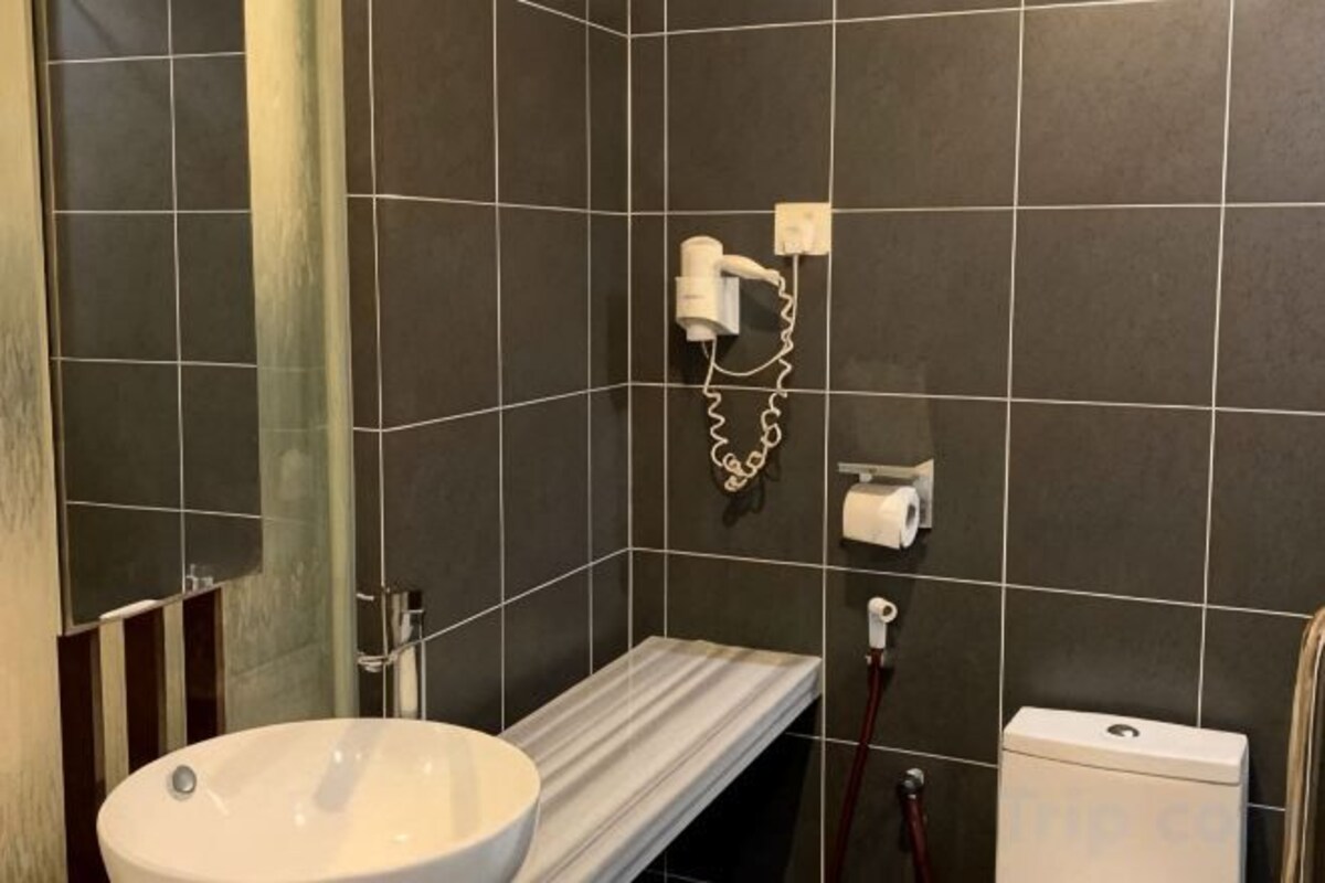 Premier Double Window Room