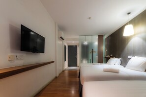 Superior Triple Room, 3 Twin Beds | Desk, iron/ironing board, free WiFi