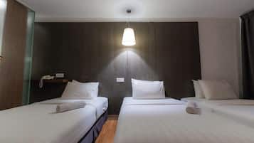 Superior Triple Room, 3 Single Beds | Desk, iron/ironing board, free WiFi