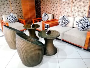 Breakfast, lunch, dinner served; international cuisine 