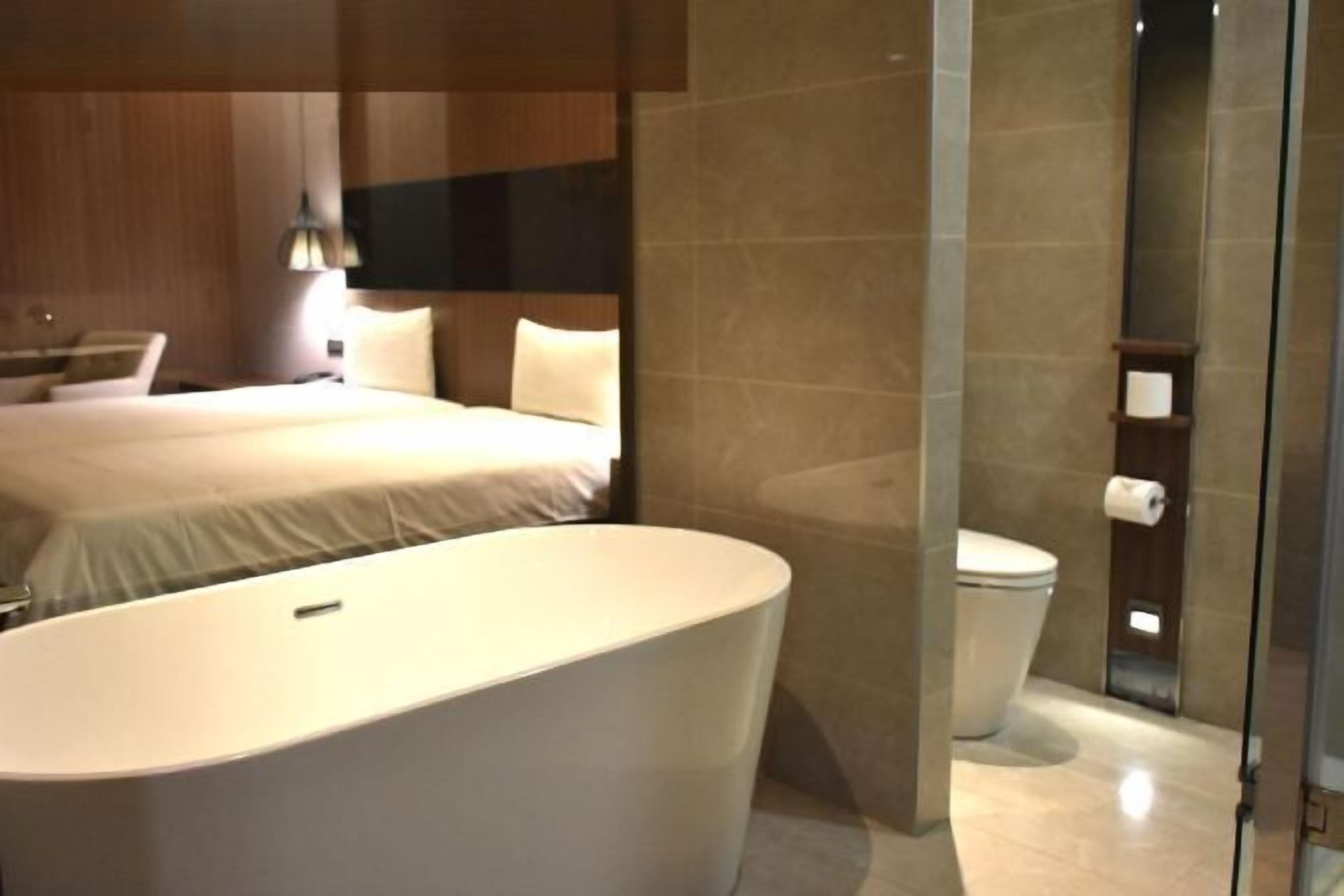 Premium bedding, in-room safe, desk, laptop workspace