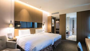 Premium bedding, in-room safe, desk, laptop workspace