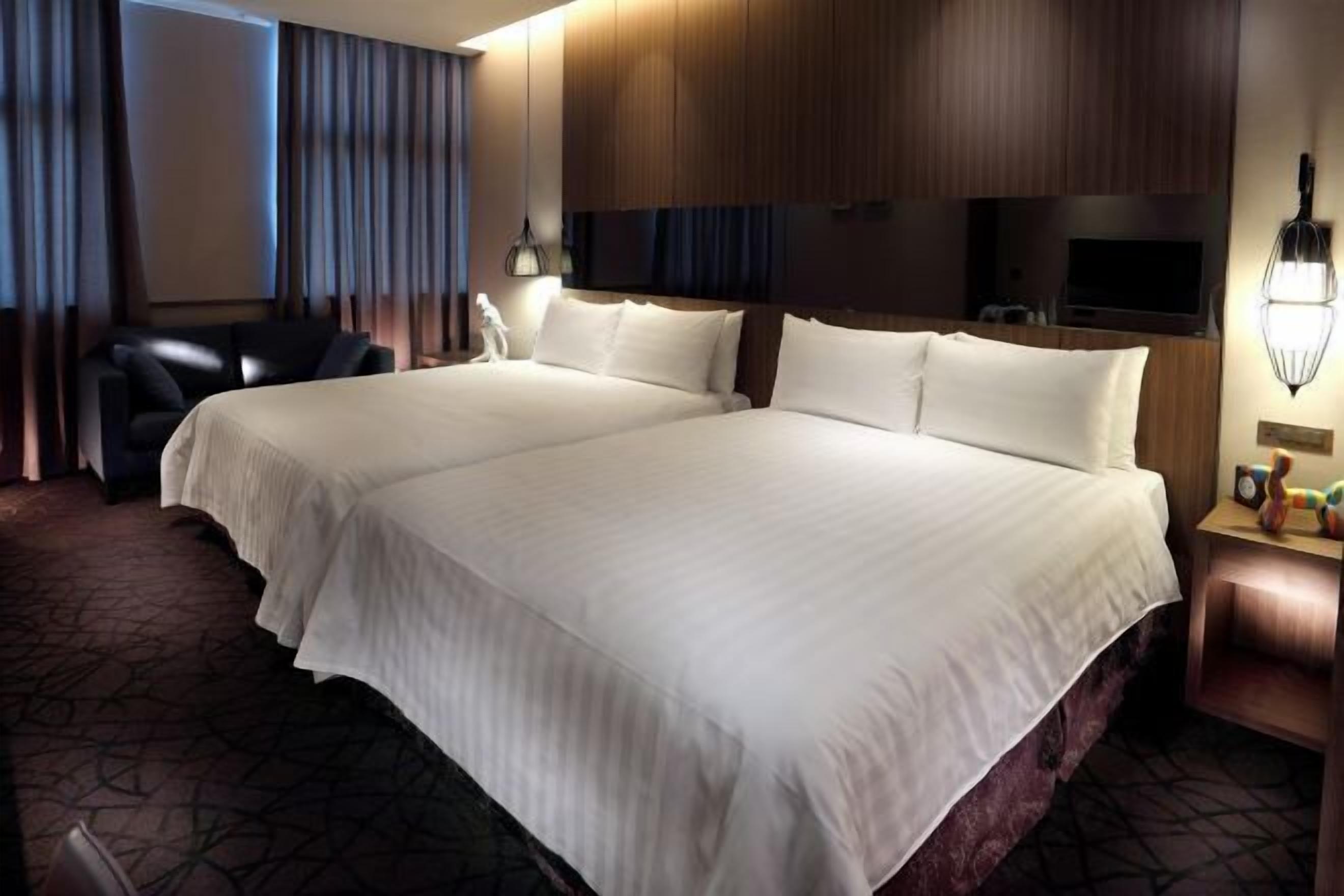 Premium bedding, in-room safe, desk, laptop workspace