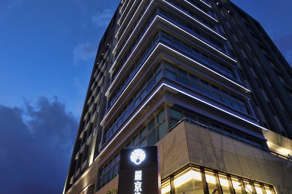 Bagian depan properti - sore/malam
