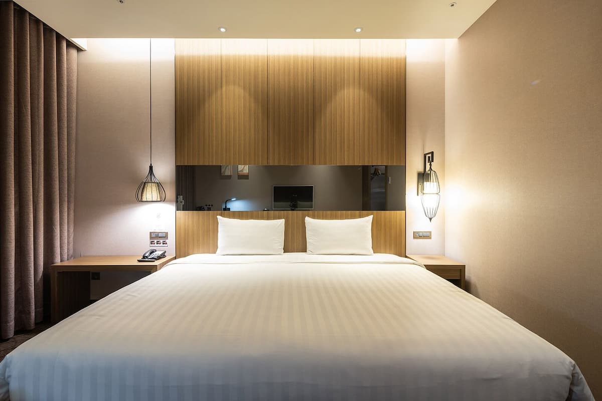 Superior Double Room, 1 King Bed, Non Smoking, City View | Premium bedding, in-room safe, desk, laptop workspace