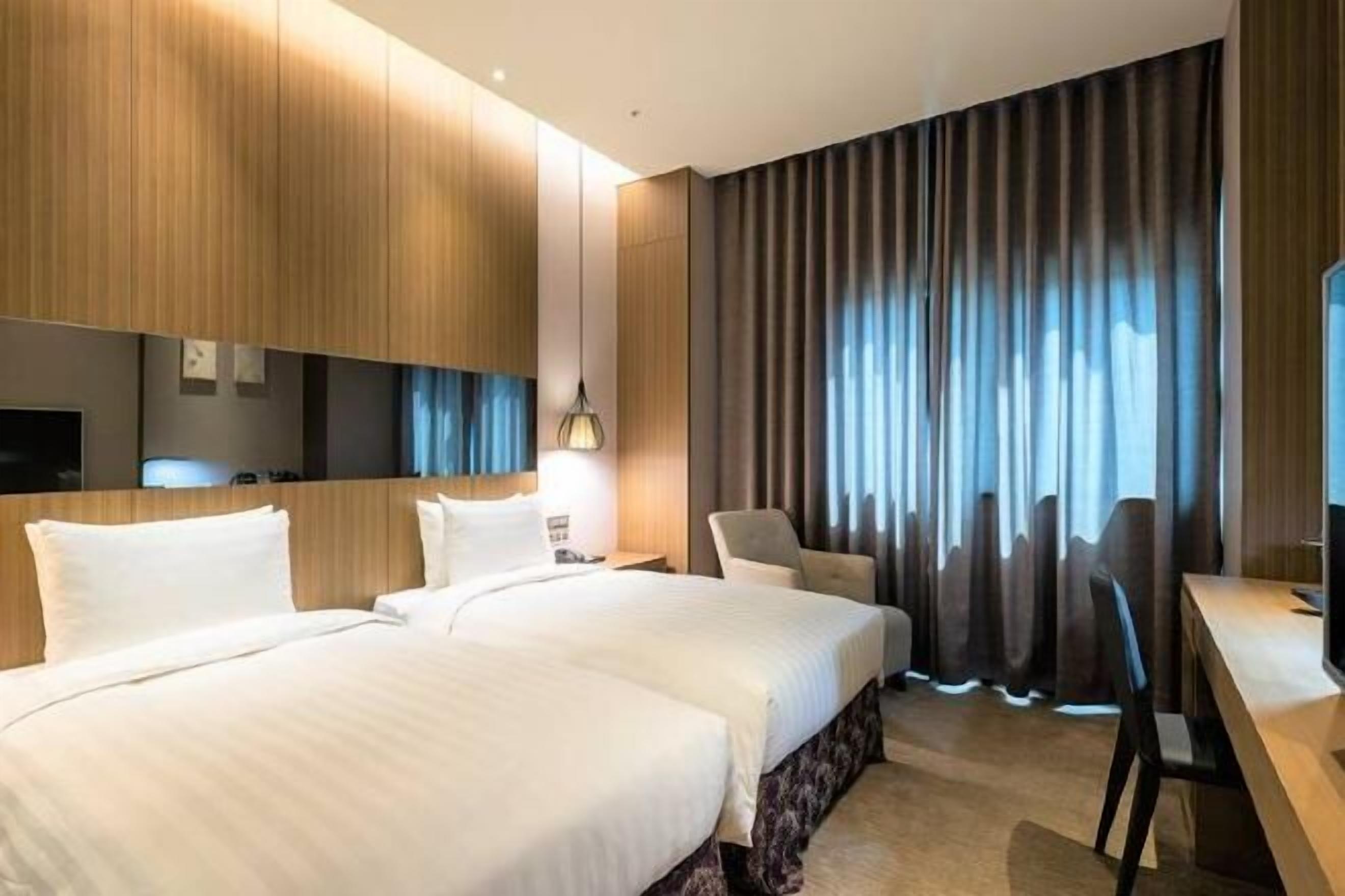 Premium bedding, in-room safe, desk, laptop workspace