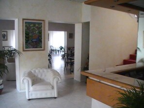 Lobby sitting area - Albergo Giglio (SAN TERENZO - LERICI)