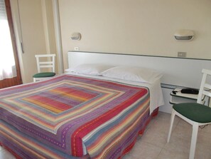 Desk, free WiFi - Albergo Giglio (SAN TERENZO - LERICI)