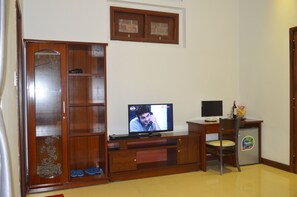 Double Room | Living area | 32-inch LED TV with premium TV channels, TV, DVD player - Joy Hoi An Homestay (Da Nang)