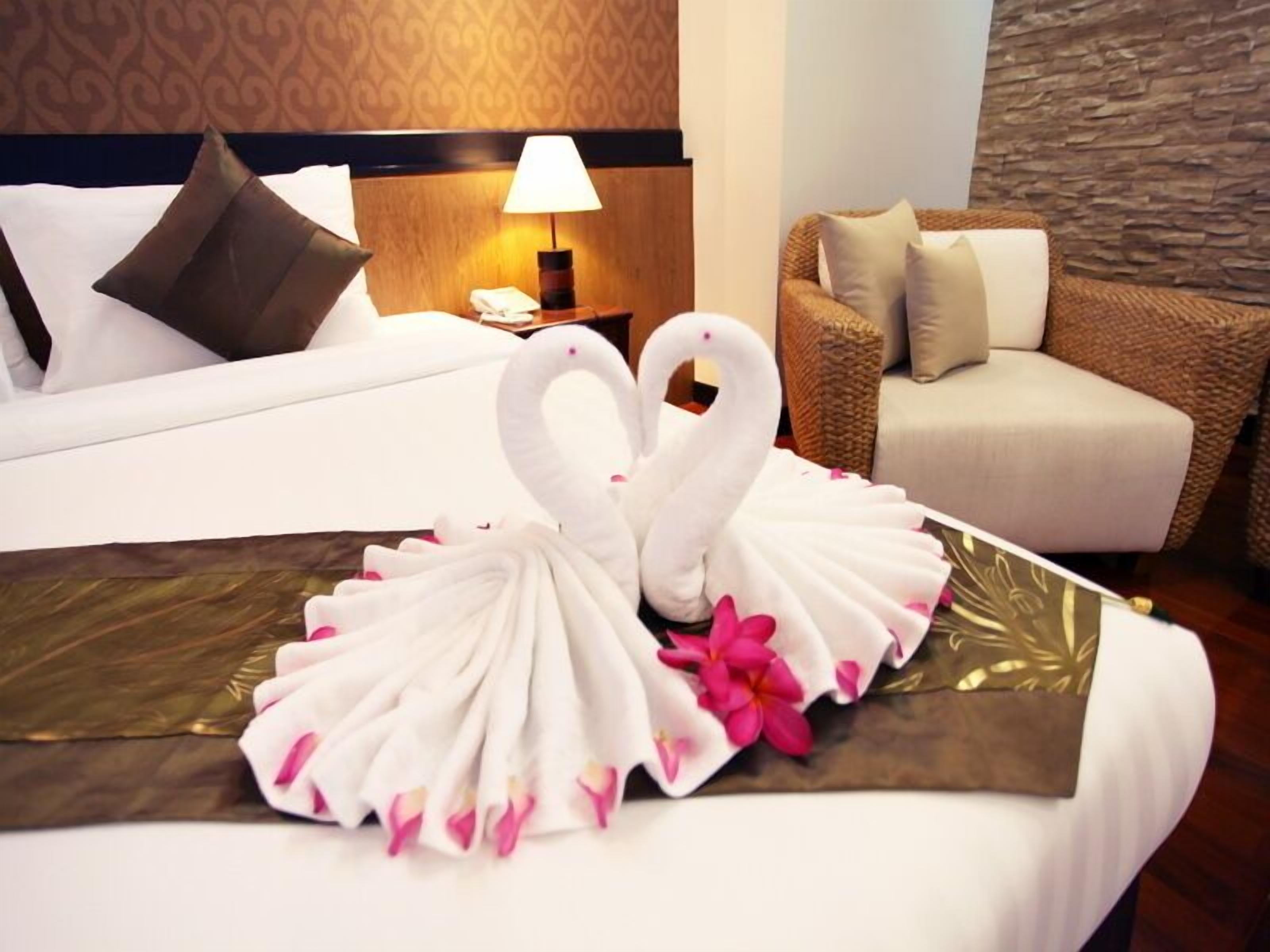 minibar, in-room safe, desk, rollaway beds